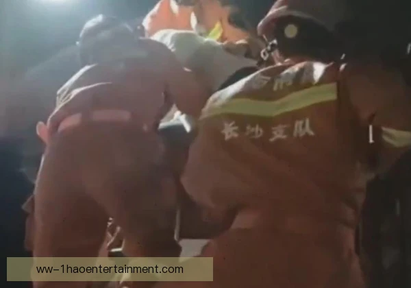高学成外脚背直塞打穿防线，传球时机展现功底